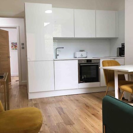 Newly Refurbished 2-Bedroom Flat In Notting Hill London Eksteriør billede