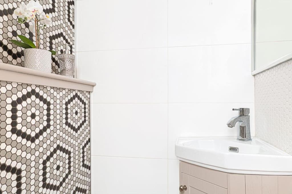 Newly Refurbished 2-Bedroom Flat In Notting Hill London Eksteriør billede